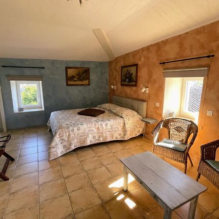 ホテル Le Manoir Du Raveyron ヴァロン・ポン・ダルク エクステリア 写真