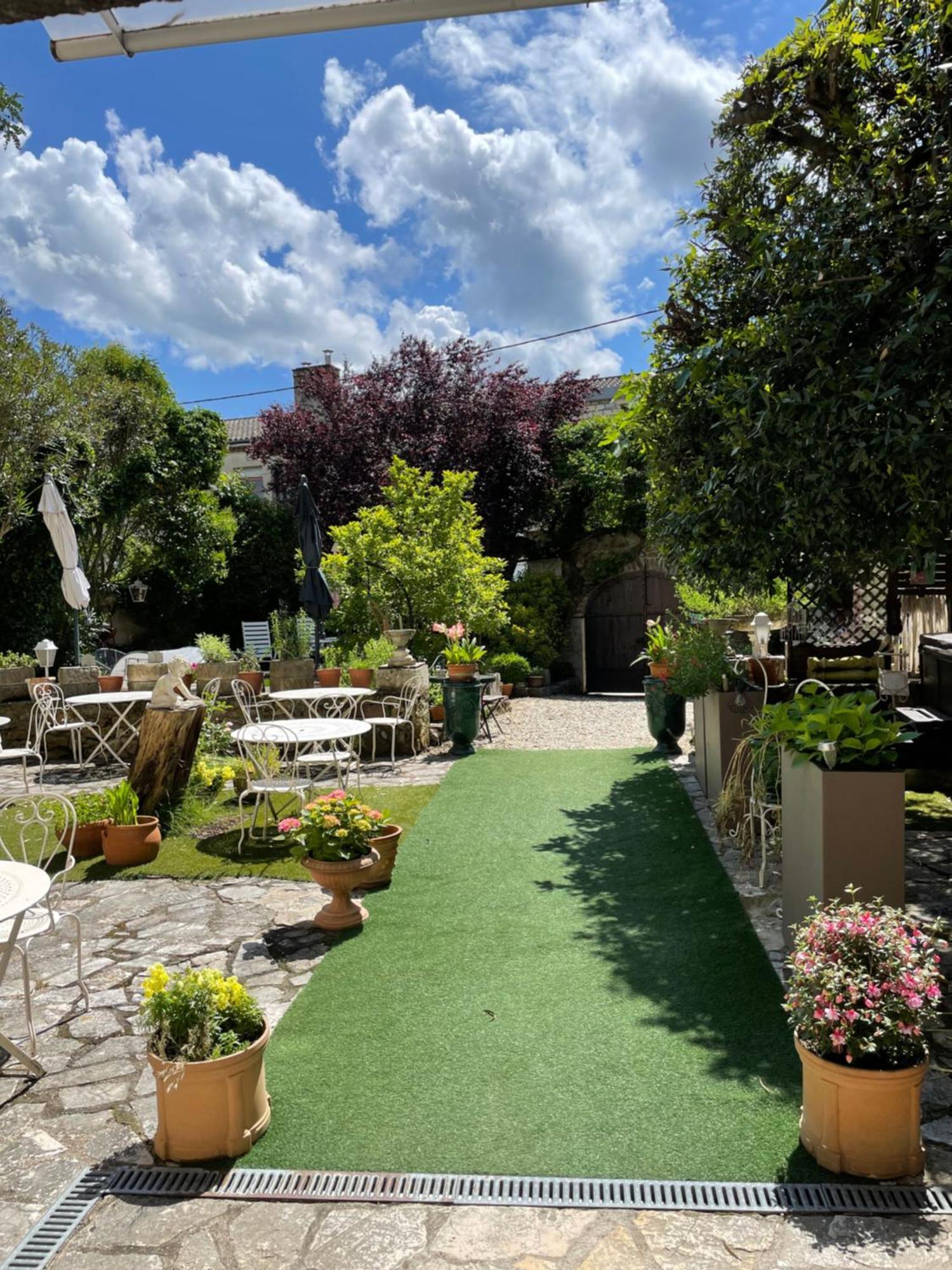 ホテル Le Manoir Du Raveyron ヴァロン・ポン・ダルク エクステリア 写真